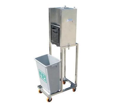 Handheld and portable eye washers